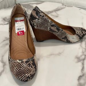 Clarks indigo woman wedge shoes